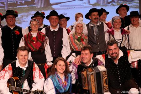 Ples in glasba izpod kamniških planin v izvedbi Folklorne skupine Kamnik in njihovih prijateljev  (103)